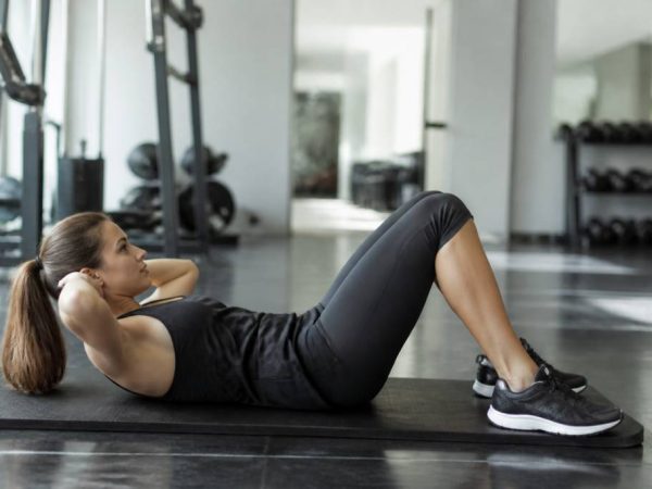 Crunches : bienfaits, technique et erreurs à éviter pour le marathon