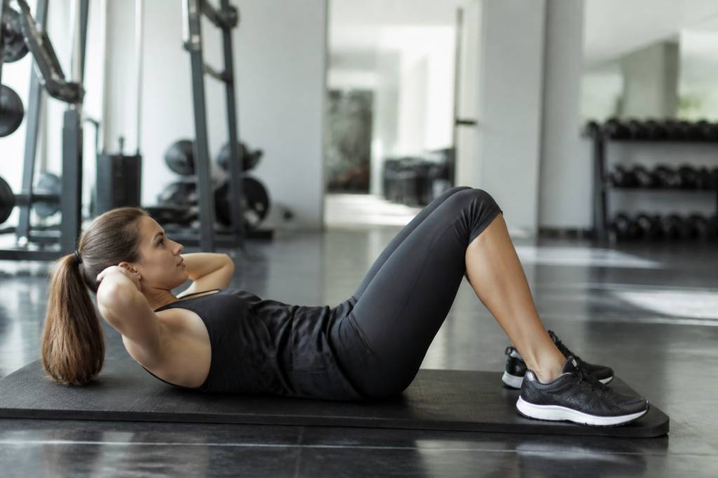 Crunches : bienfaits, technique et erreurs à éviter pour le marathon