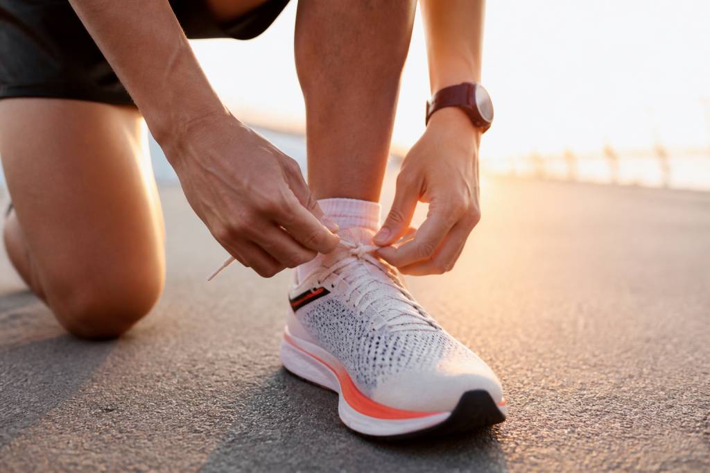 Laçage des chaussures de marathon : techniques et conseils pour un maintien optimal